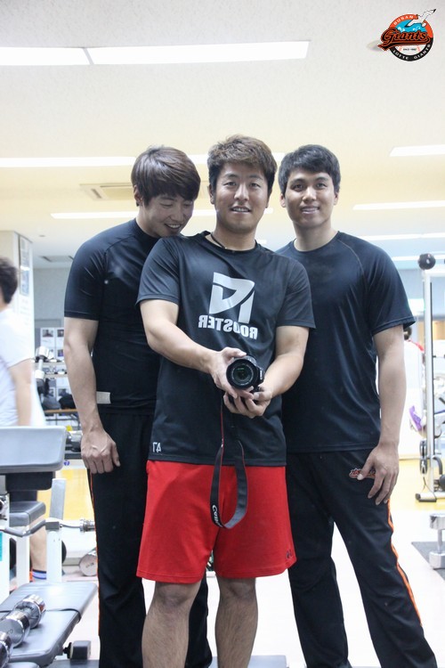 재밌는 셀카놀이 (저희 멋있죠?)